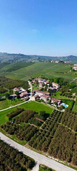 Villa con piscina e intera struttura a uso esclusivo casa del moré La Morra